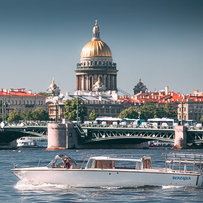 По волнам Петра града
